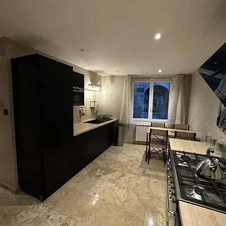 Проживание в семье Maison Ou A Louer Place De L'esplan *